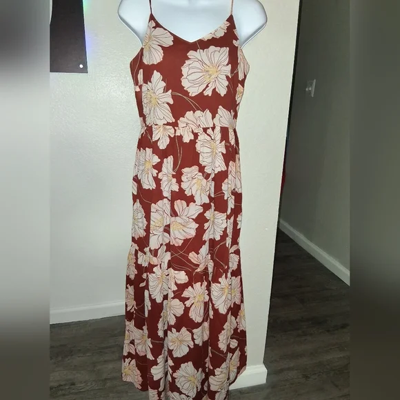 GAP Floral Maxi Dress in Red and Cream - Picture 5 of 8
